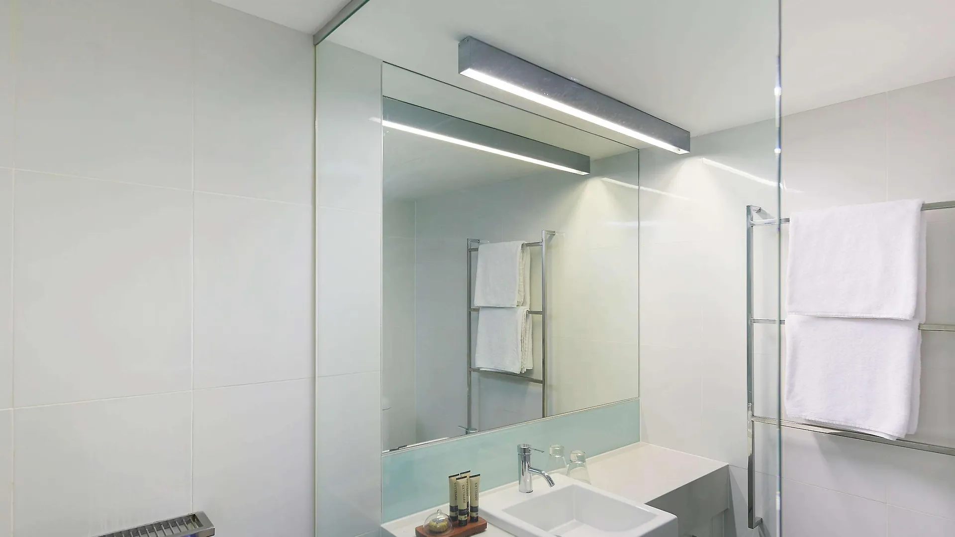 **** Aparthotel East Perth Suites Hotel Australia