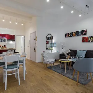  Apartment Large One Bedroom Flat In The Old Town France