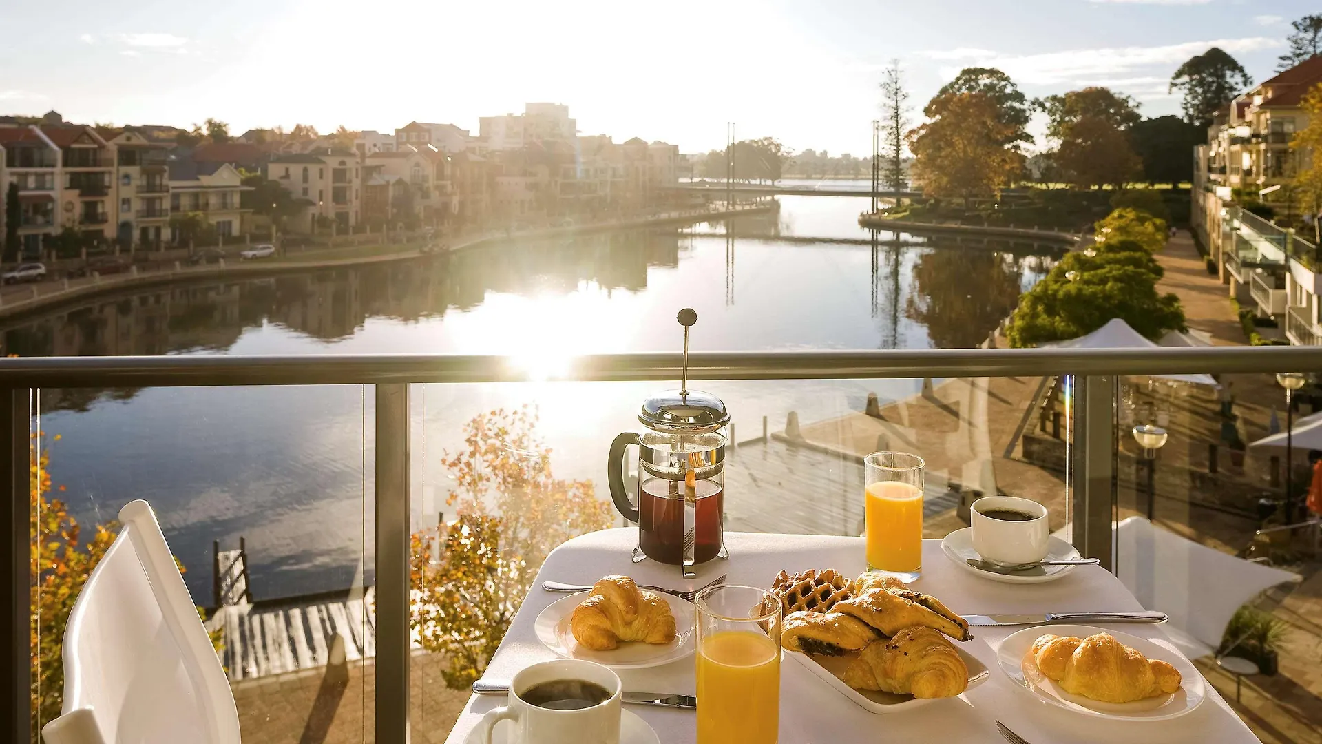 Aparthotel East Perth Suites Hotel