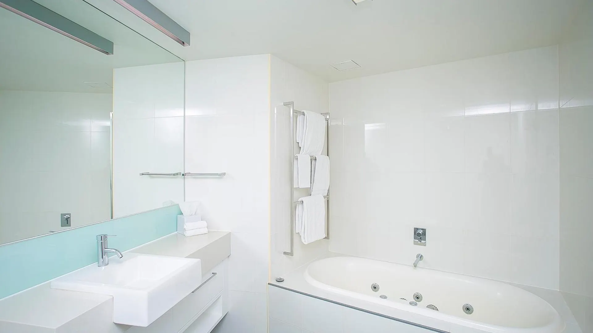 Aparthotel East Perth Suites Hotel