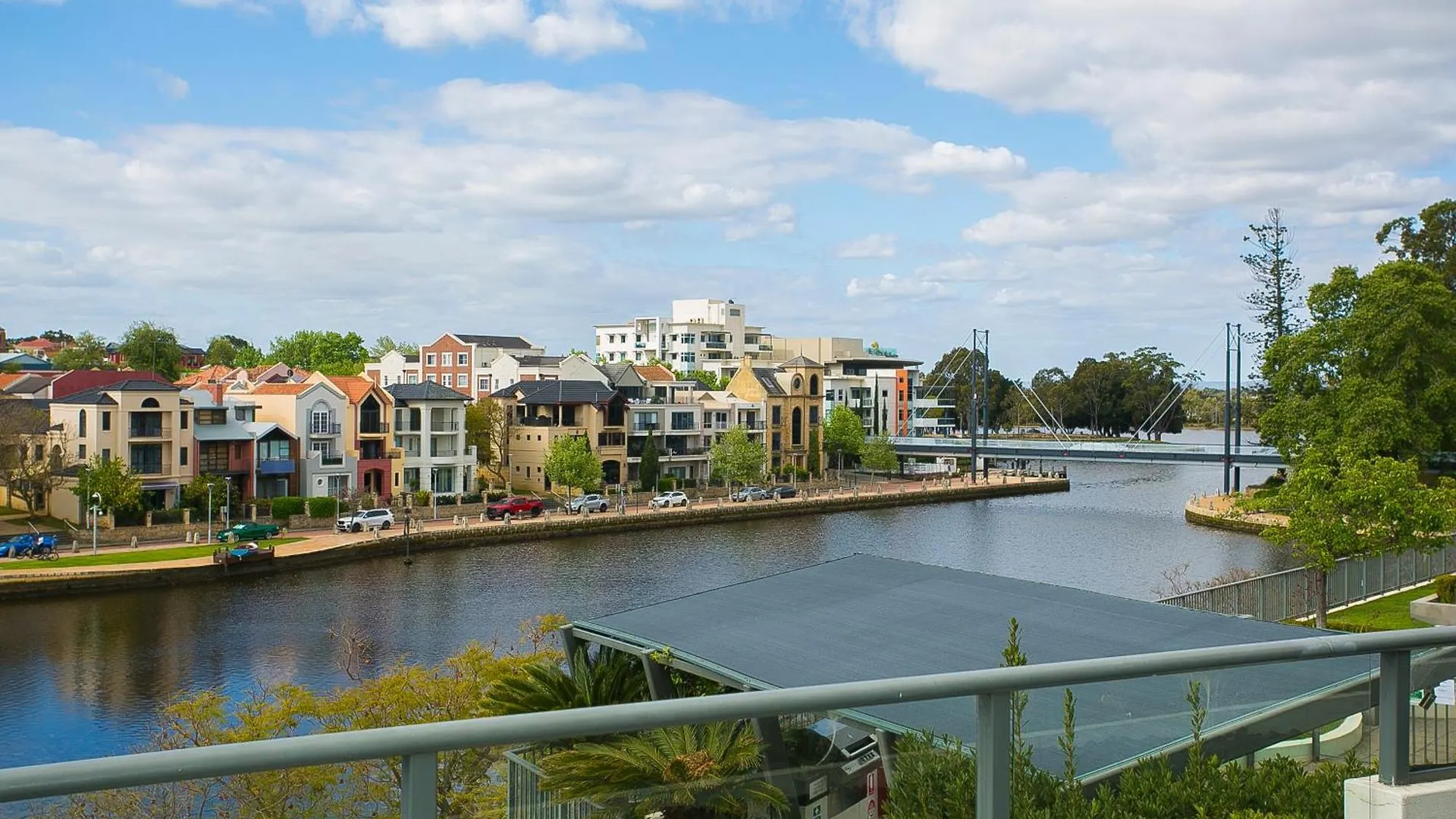Aparthotel East Perth Suites Hotel