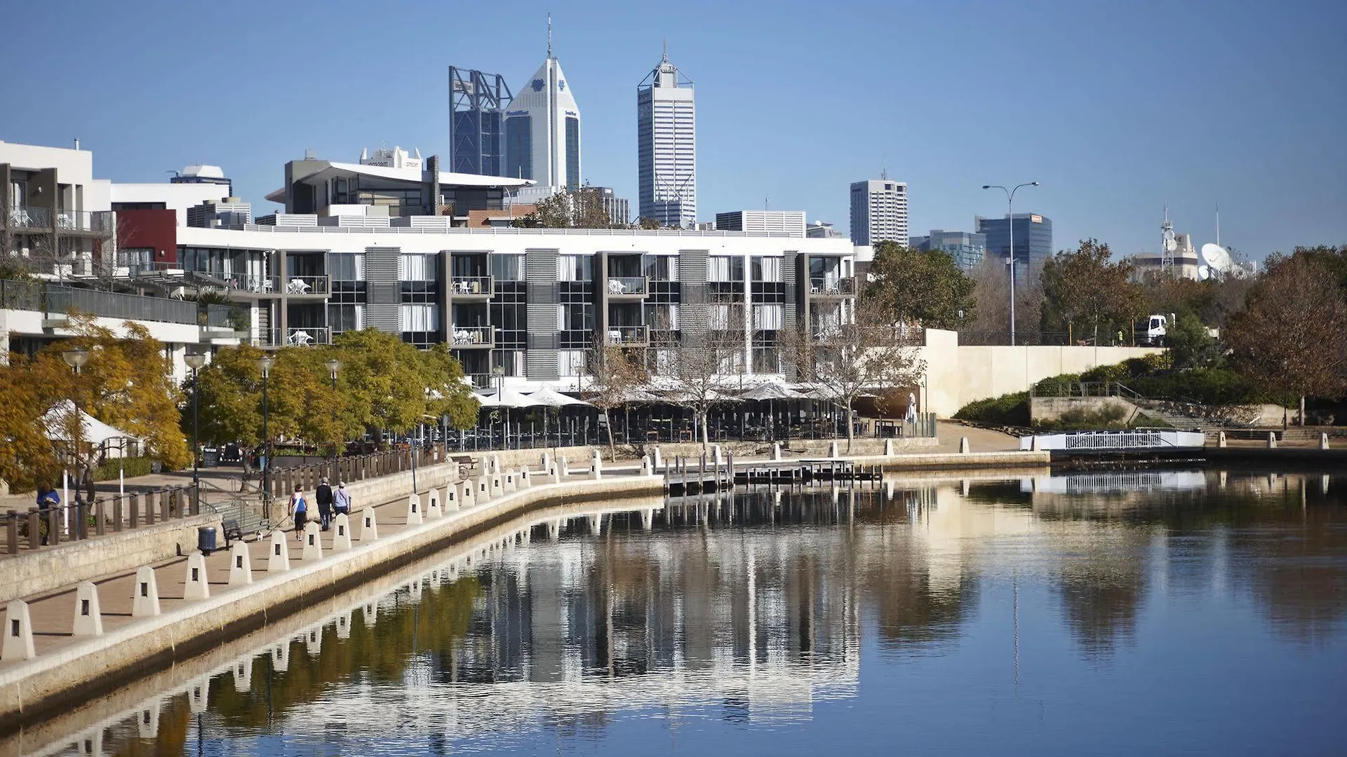 East Perth Suites Hotel 4*,
