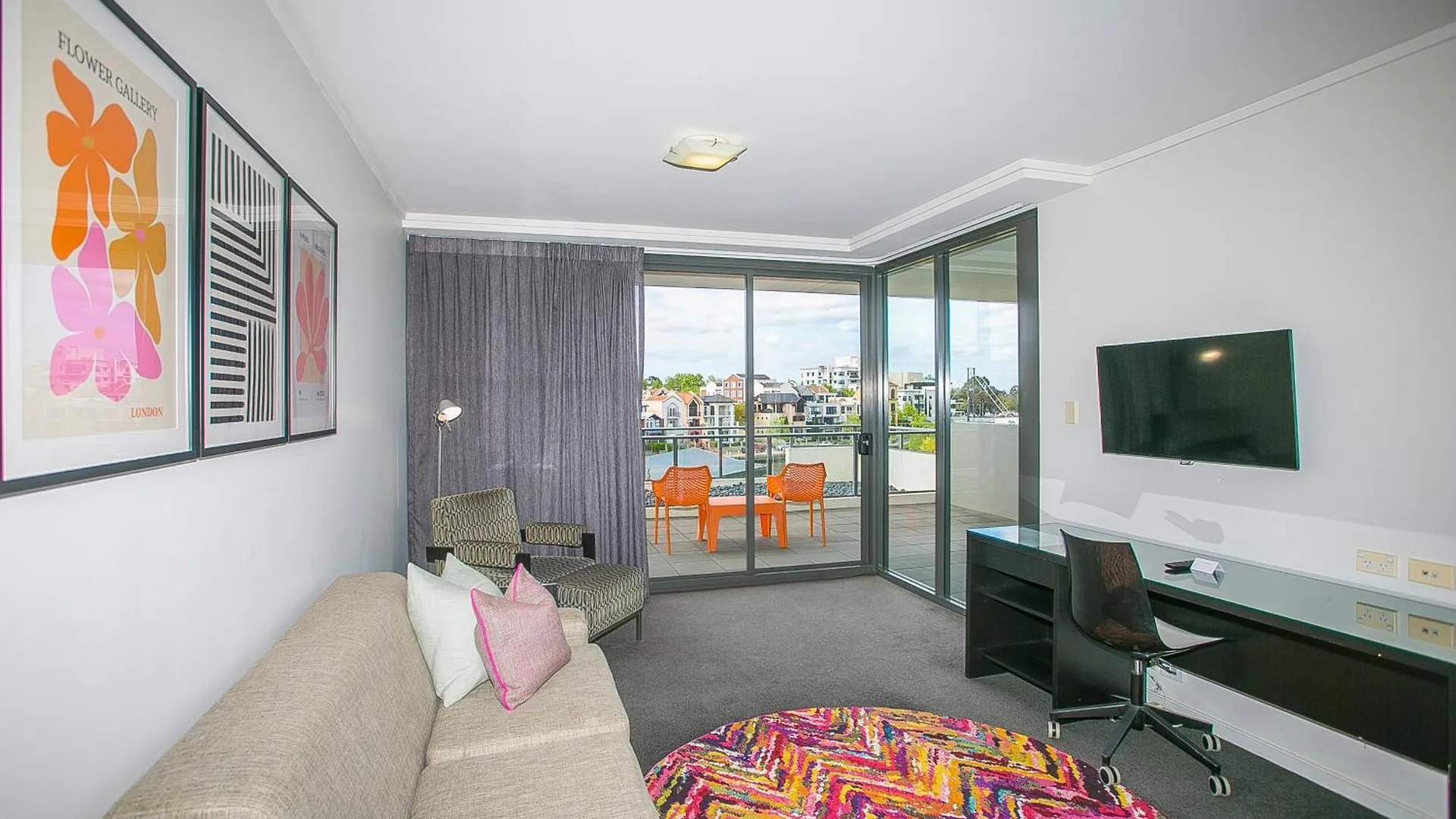 East Perth Suites Hotel 4*,