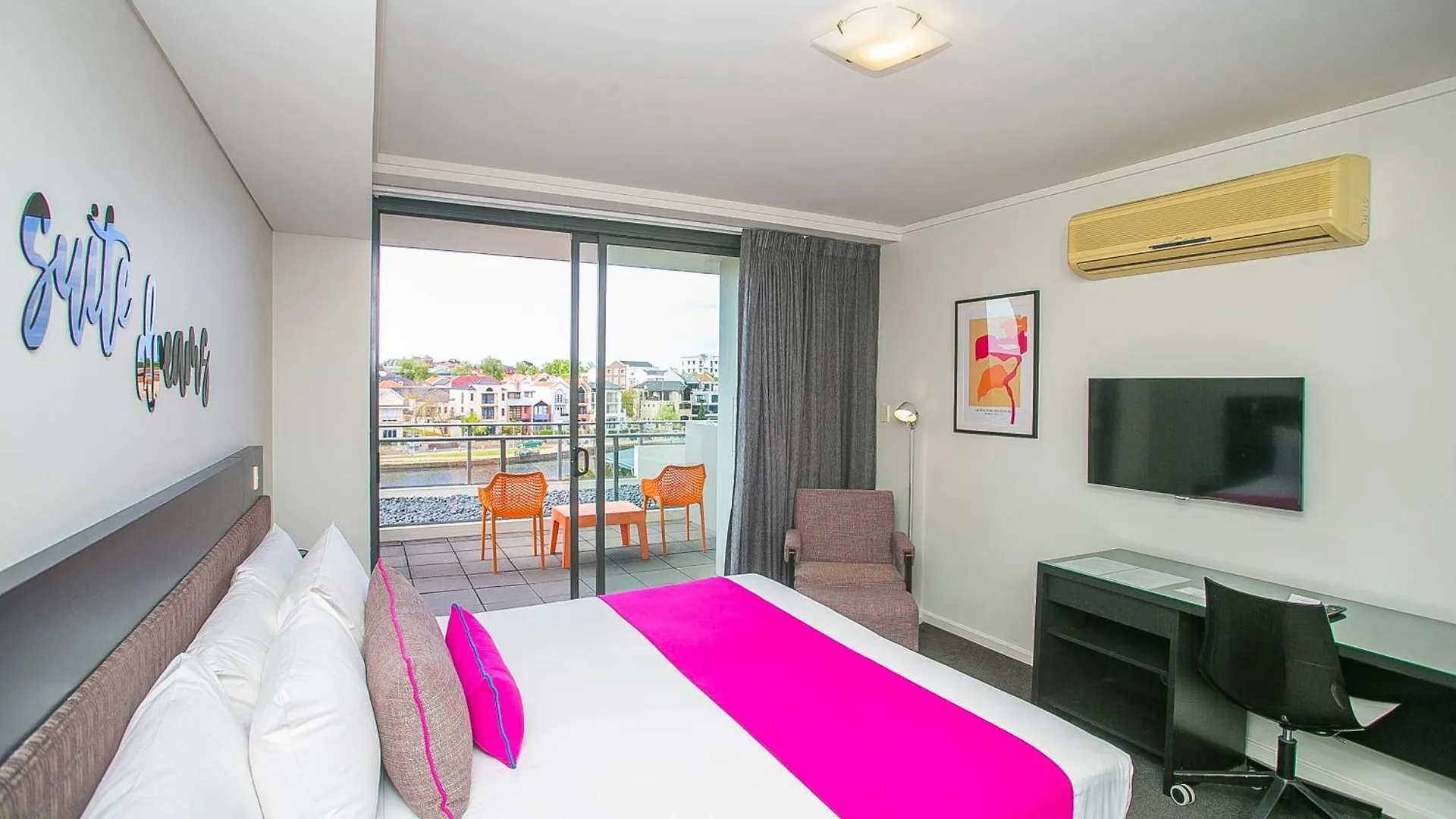 Aparthotel East Perth Suites Hotel