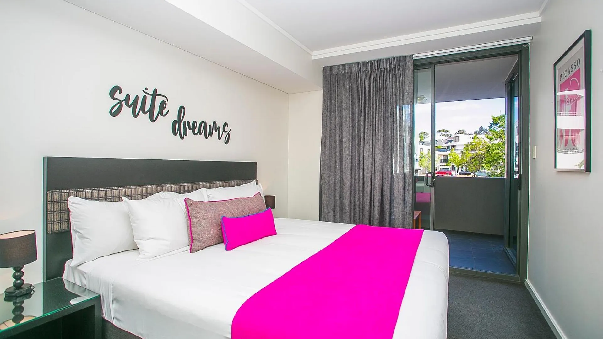 Aparthotel East Perth Suites Hotel