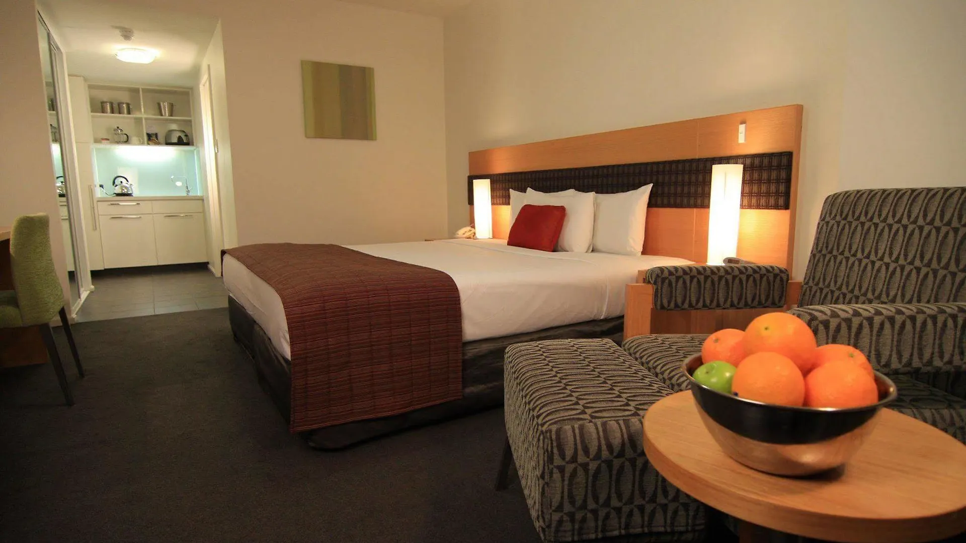 East Perth Suites Hotel 4*,